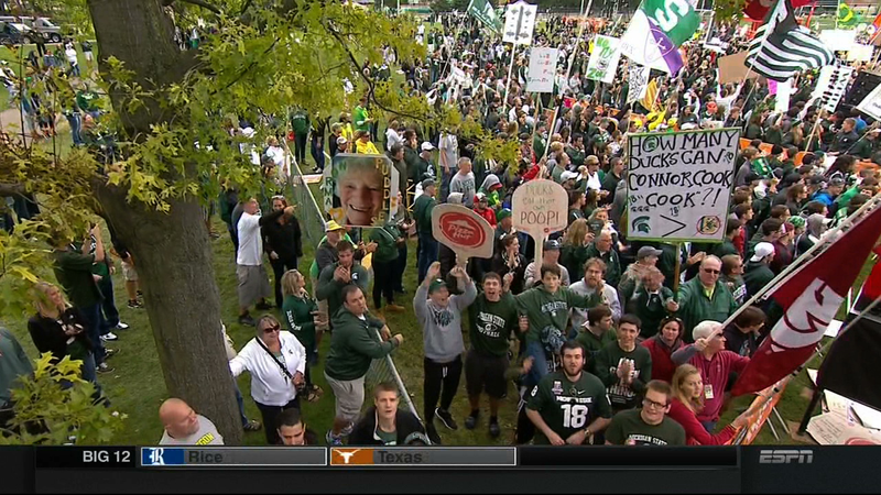 Illustration for article titled "I'm White": Your East Lansing College GameDay Sign Roundup